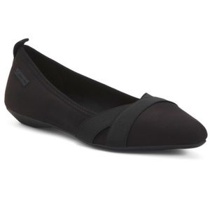 ANNE KLEIN
Comfort Flats